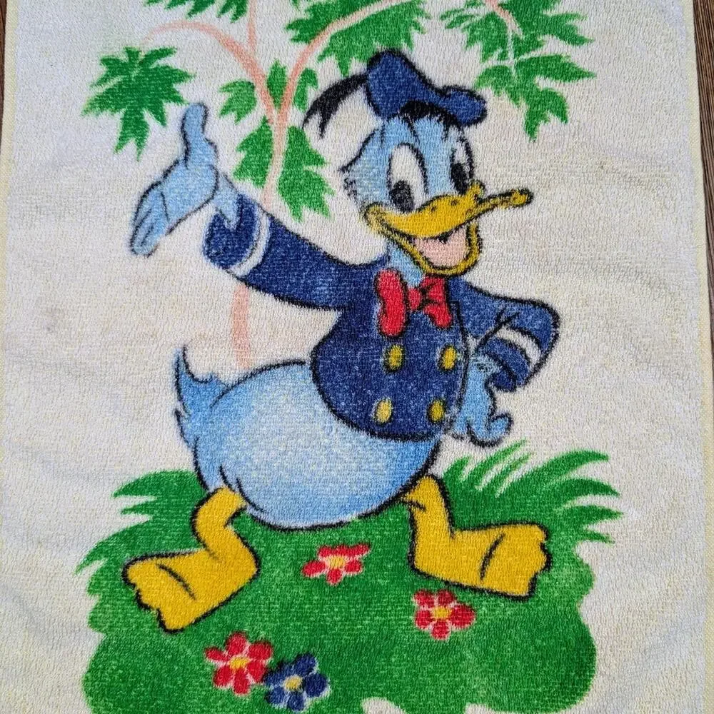 VINTAGE DISNEY DONALD DUCK BATHROOM TOWEL